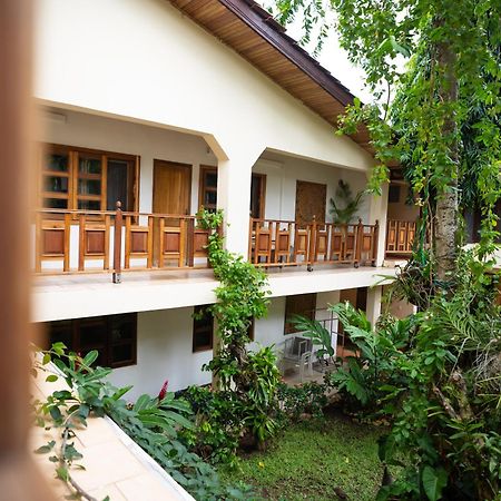 Esther's Hotel Akkra Exterior foto