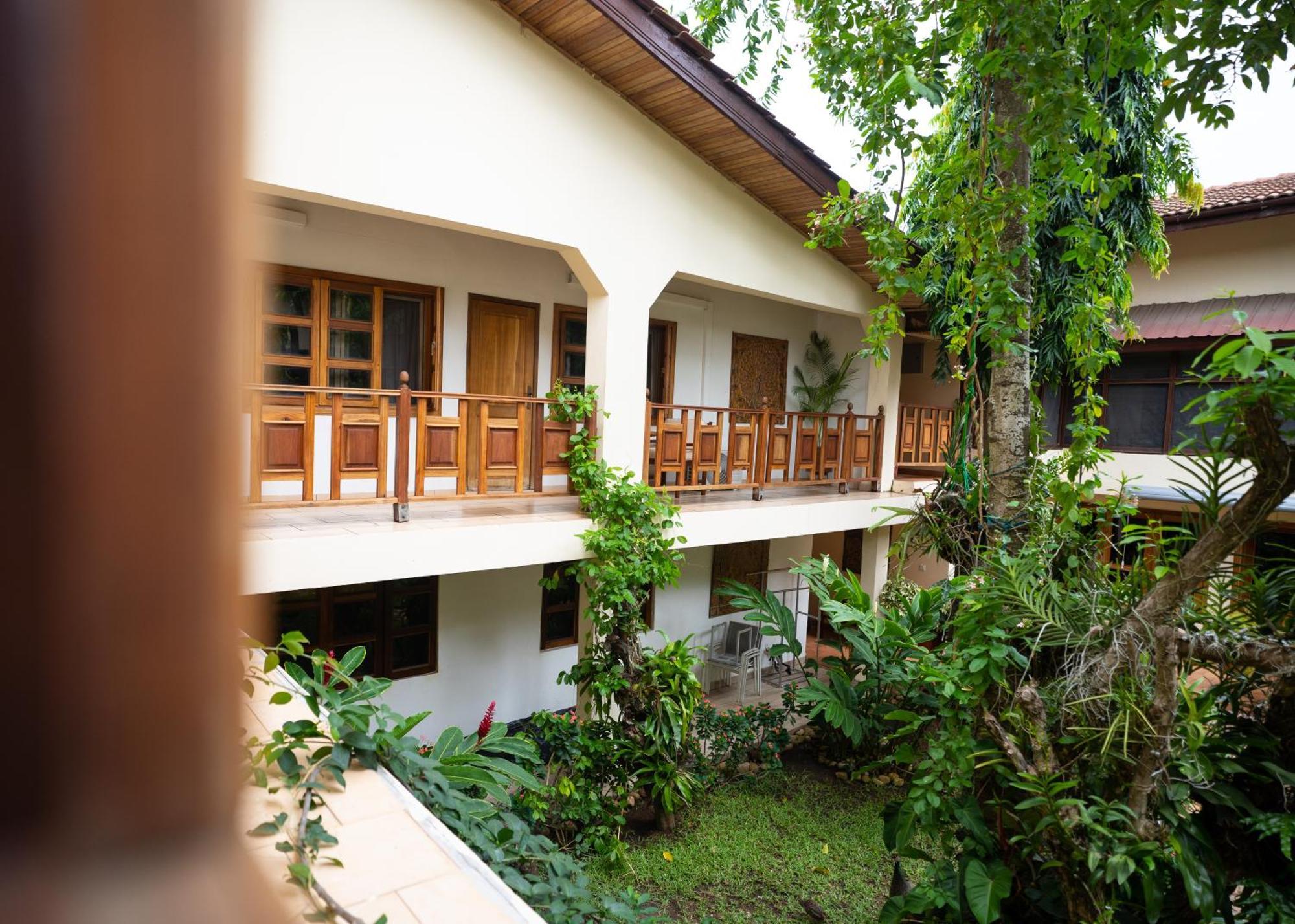 Esther's Hotel Akkra Exterior foto