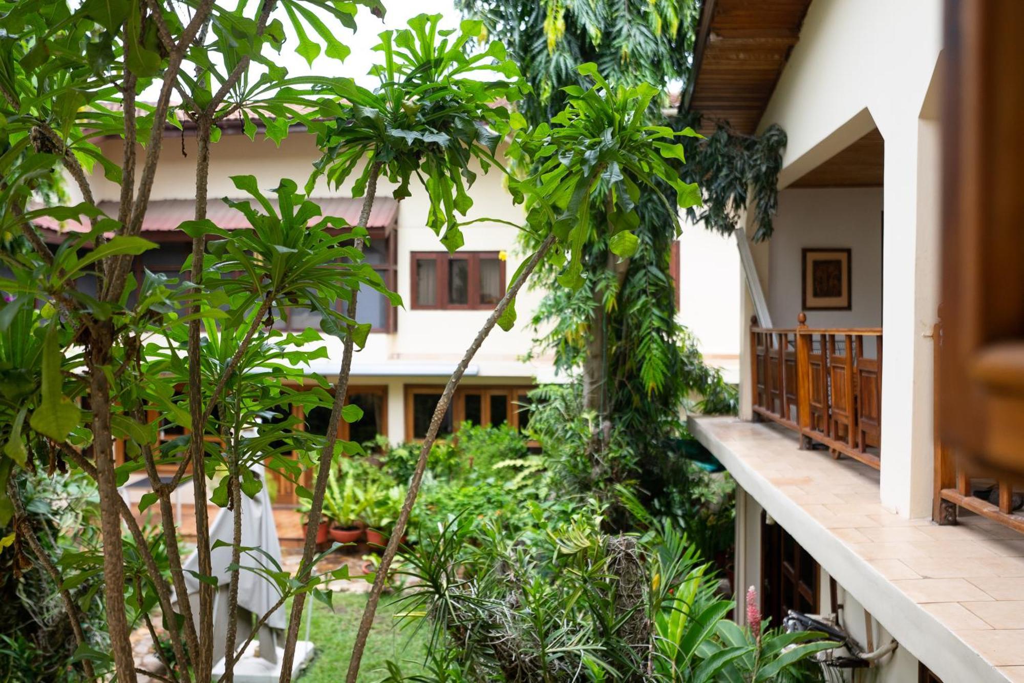 Esther's Hotel Akkra Exterior foto